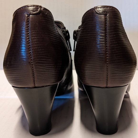 Clarks Bendables Bootie Womens 5.5M Brown Leather Side Button 3" Heel Shootie - Picture 5 of 7